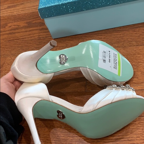 Betsy Johnson White Satin Open Toe Heel size 7 - Picture 7 of 8